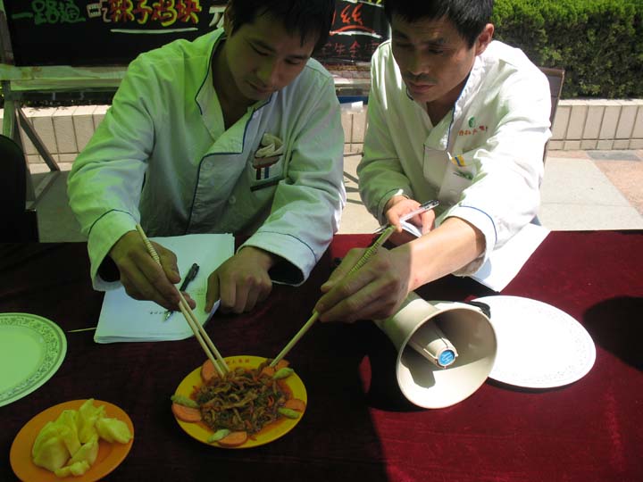 蘑菇视频
参加美食节活动之厨王争霸