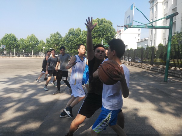 蘑菇视频
举行欢送2018届毕业生师生篮球赛