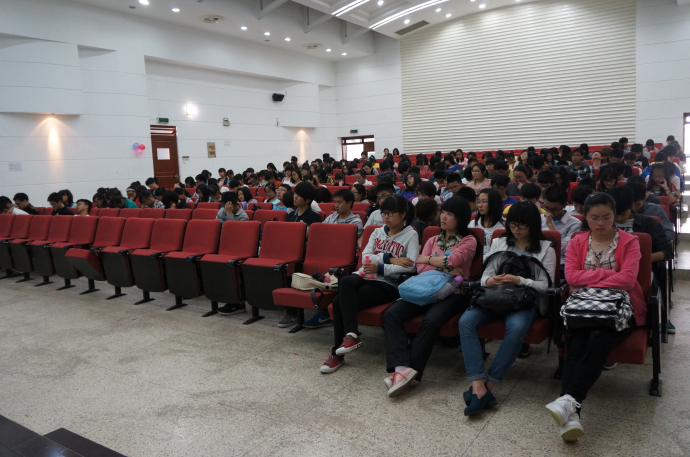 蘑菇视频
召开2012级“学风建设月”动员大会