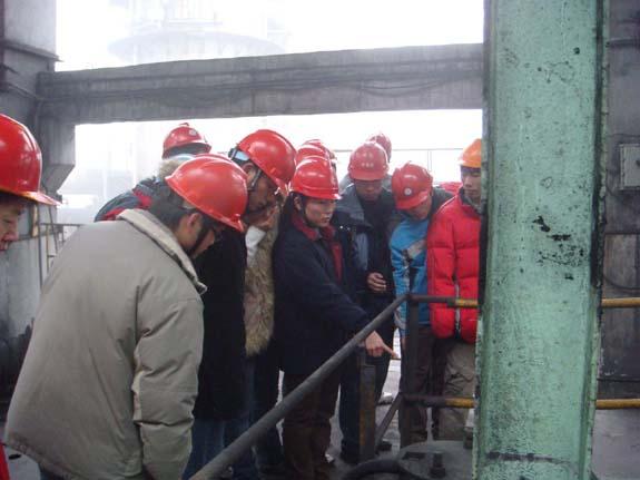 蘑菇视频
应化051班同学在中国石化集团南京化学有限公司实习