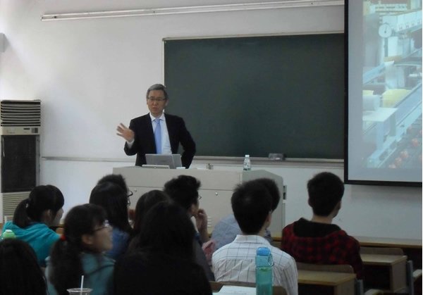 日本岐阜大学前泽重礼教授来蘑菇视频
作学术交流