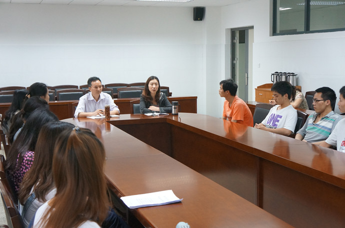 蘑菇视频
召开2012届毕业生座谈会